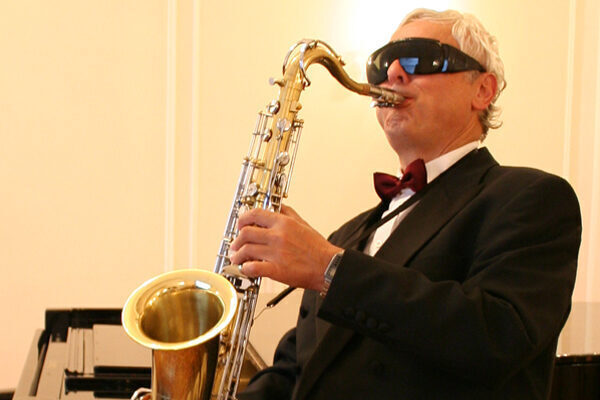 saxofonista živá hudba na saxofon